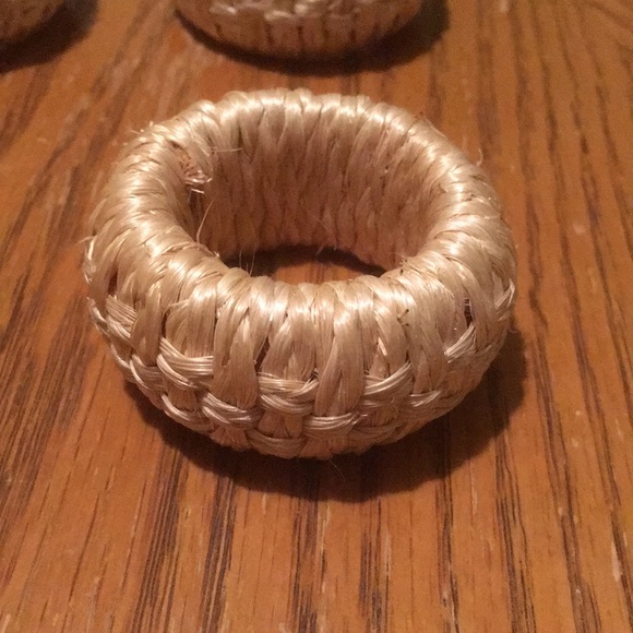 4 Wicker Napkin Rings - Picture 2 of 5